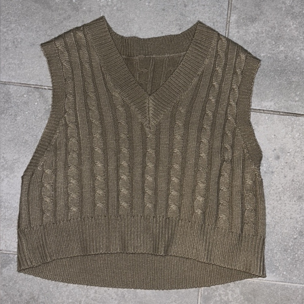Cable Knit V-Neck Sleeveless Sweater Vest - Olive